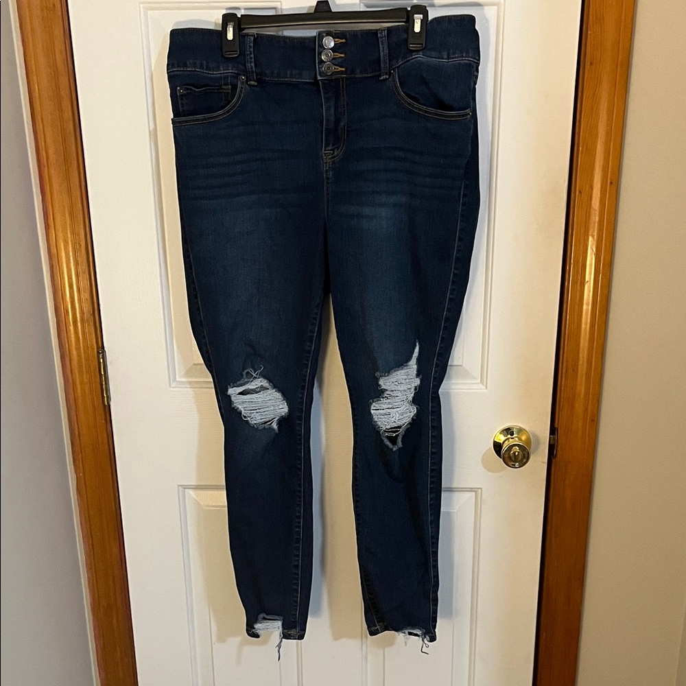 Women’s Distressed Jeggings